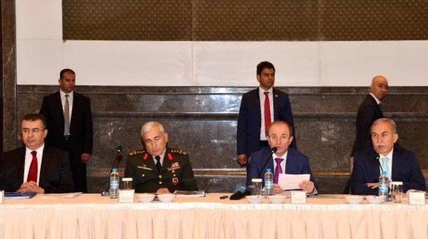 İ&ccedil;işleri Bakanı &Ouml;zt&uuml;rk: Valiliğin Taksim Kararı Uygulanacak (2)