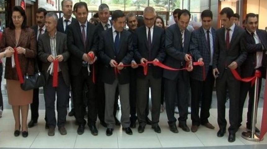 Liselilerin Resim Sergisi İlgi G&ouml;r&uuml;yor