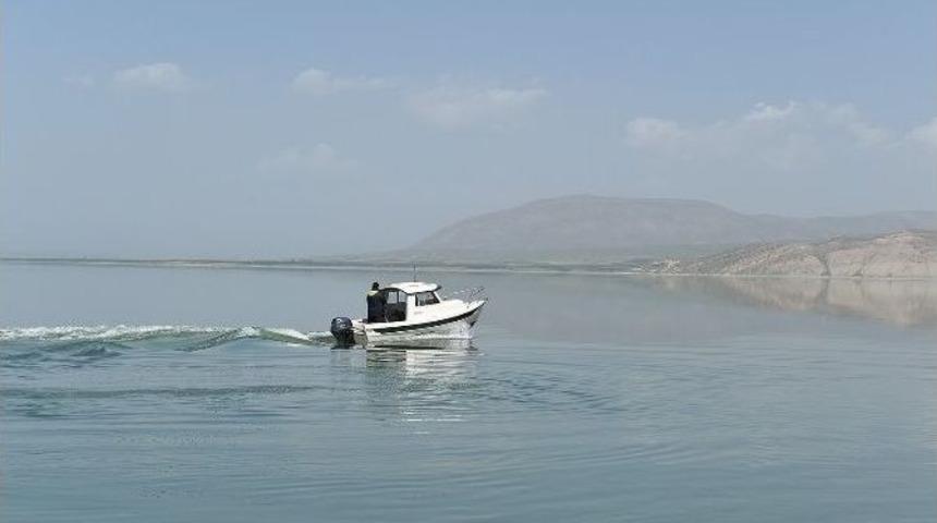 Karakaya Baraj G&ouml;l&uuml; G&uuml;venli Hale Geliyor