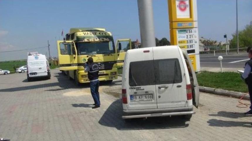 Tır Şof&ouml;r&uuml;, Benzinliğe Park Ettiği Aracında Kalp Krizinden &Ouml;ld&uuml;