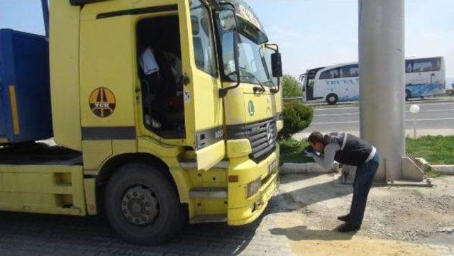 Tır Şoförü, Benzinliğe Park Ettiği Aracında Kalp Krizinden Öldü