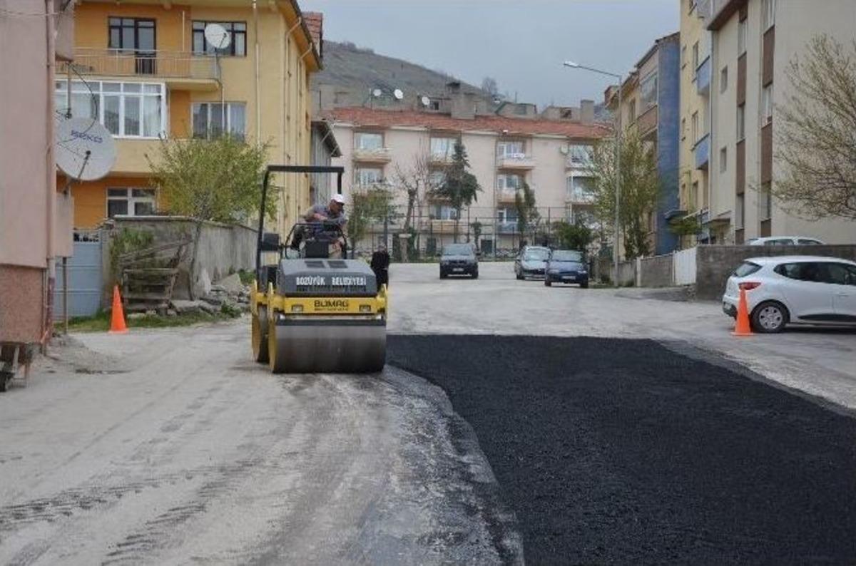 Boz&uuml;y&uuml;k&rsquo;te Yol Ve Kaldırım &Ccedil;alışmaları