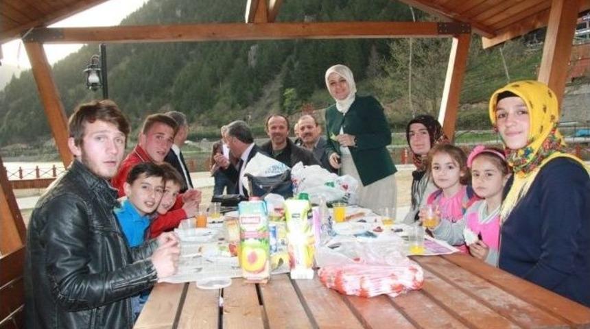 Ak Parti Trabzon Milletvekili Adayı Ayşe Sula Köseoğlu, 3 İlçede Sürdürdüğü Seçim Çalışmalarında Muhalefeti Eleştirdi