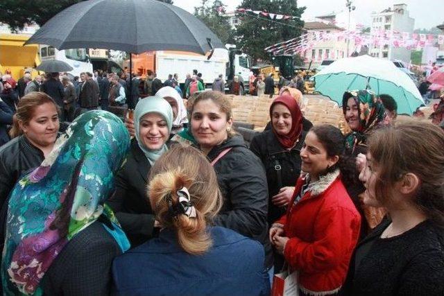 Ak Parti Trabzon Milletvekili Adayı Ayşe Sula Köseoğlu, 3 İlçede Sürdürdüğü Seçim Çalışmalarında Muhalefeti Eleştirdi