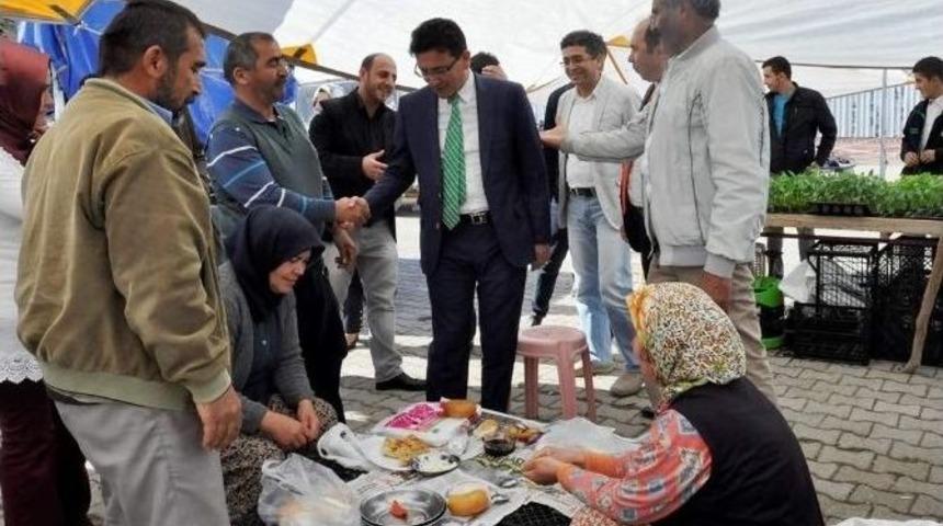 Ak Parti&rsquo;li Atay Uslu Pazar Esnafıyla Buluştu