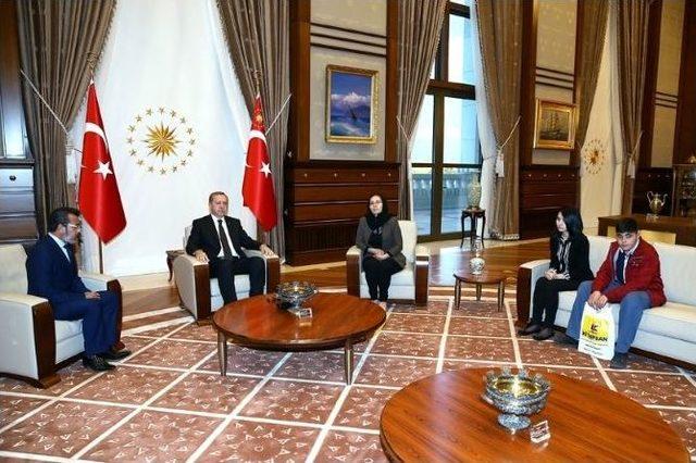 Cumhurbaşkanı Erdoğan, Özgecan’ın Ailesini Kabul Etti