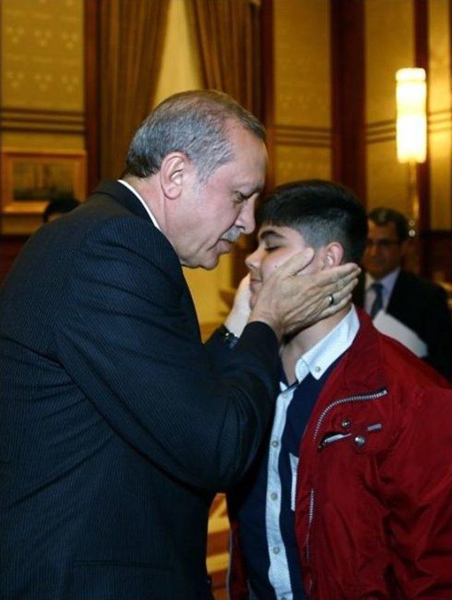 Cumhurbaşkanı Erdoğan, Özgecan’ın Ailesini Kabul Etti