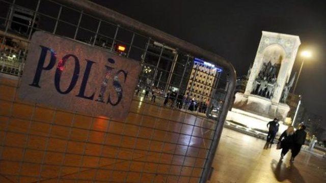Taksim Meydanı Bariyerlerle Kapatılmaya Başlandı