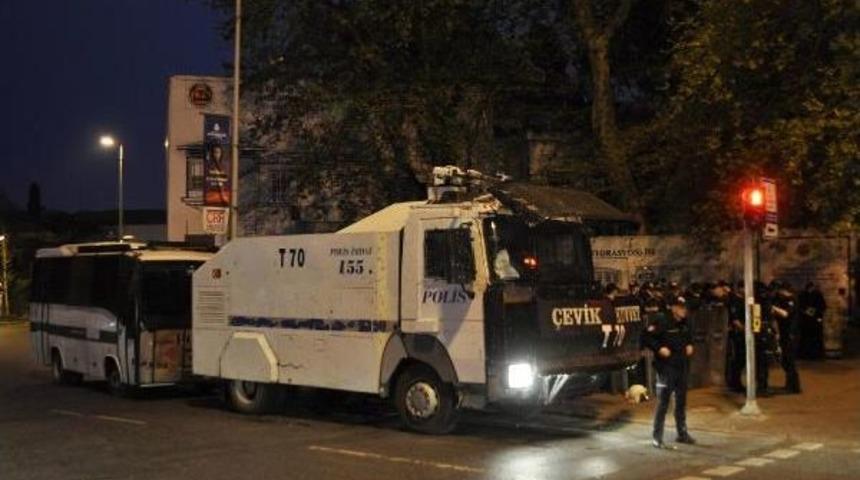 Binlerce Polis Taksim Ve Beşiktaş'ta Yerlerini Aldı