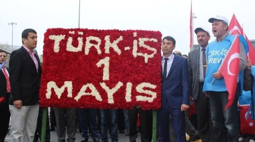 T&uuml;rk-iş &Uuml;yeleri Kazancı Yokuşu&rsquo;na Karanfil Bıraktı