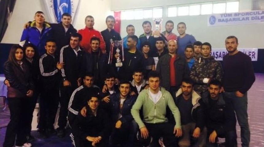 Erzurum Atat&uuml;rk &Uuml;niversitesi Boks Takımı T&uuml;rkiye Şampiyonu