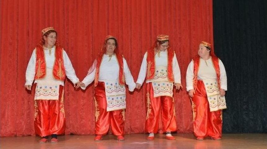 &Ccedil;iğli&rsquo;de Onlarca Vatandaşları Buluşturan Gece