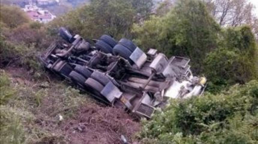 Erdek&rsquo;te Beton Mikseri Devrildi: 2 Yaralı