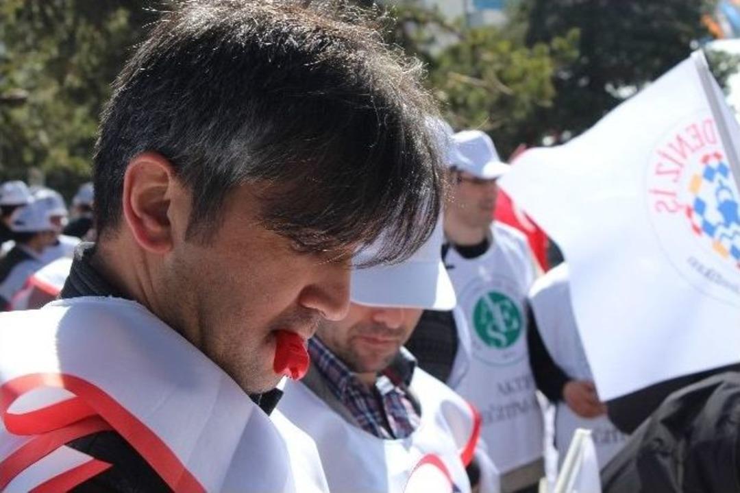 G&uuml;vercinli Ve D&uuml;d&uuml;kl&uuml; 1 Mayıs Kutlaması