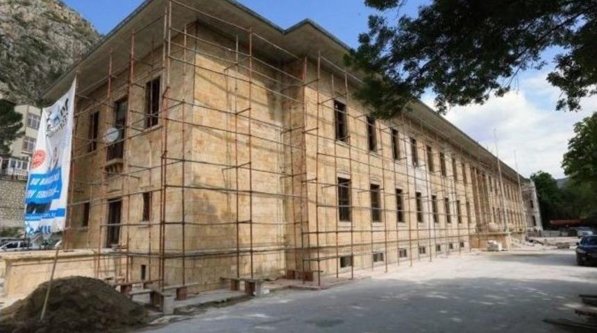 Valilik Binasının Restorasyonu S&uuml;r&uuml;yor