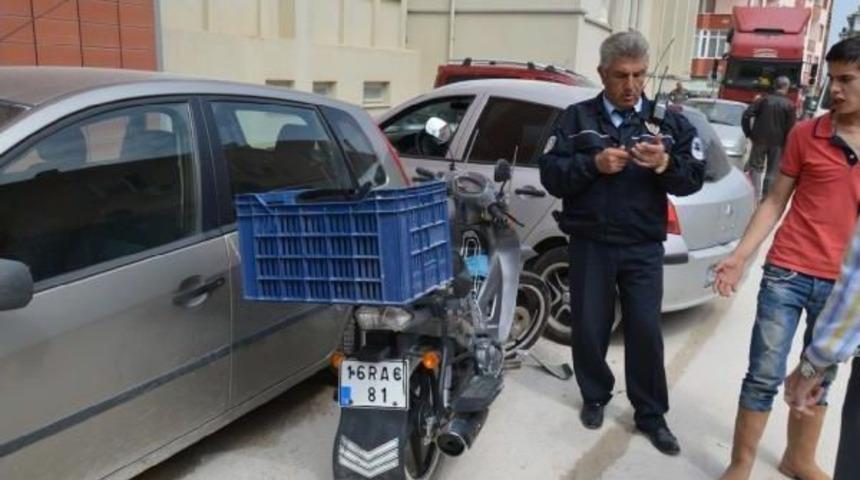 Yaralı S&uuml;r&uuml;c&uuml; Yerde Arkadaşını Arayıp Yardım Istedi