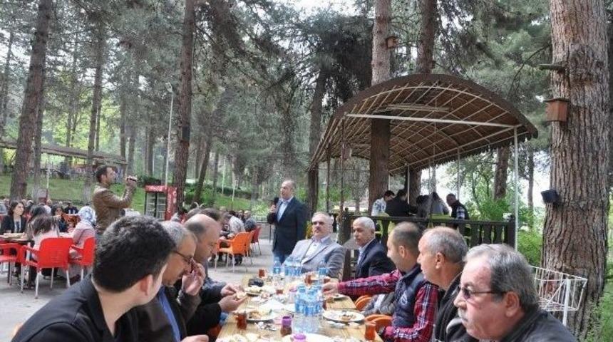 Niksar Belediyesi&rsquo;nden İş&ccedil;ilere &rsquo;1 Mayıs&rsquo; Kahvaltısı