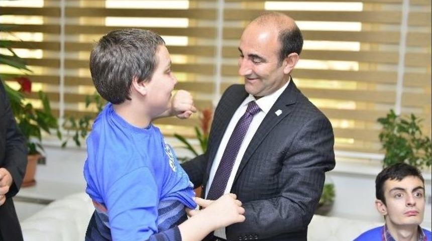 Edebali Otizmli &Ccedil;ocukları Ağırladı