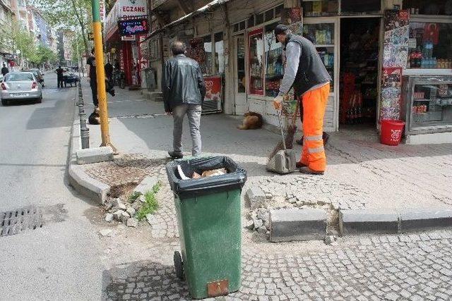 Meslektaşları İşçi Bayramını Kutlarken O Çalıştı