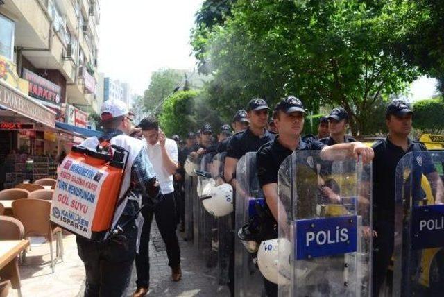 Kamu-Sen'in Adana'da 1 Mayıs Kutlamasında Polise Gülsuyu Sıkıldı