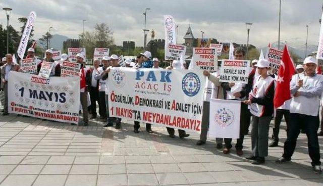 Kayseri'de Işçiler 1 Mayıs'ta Güvercin Uçurup, Simit Dağıttı