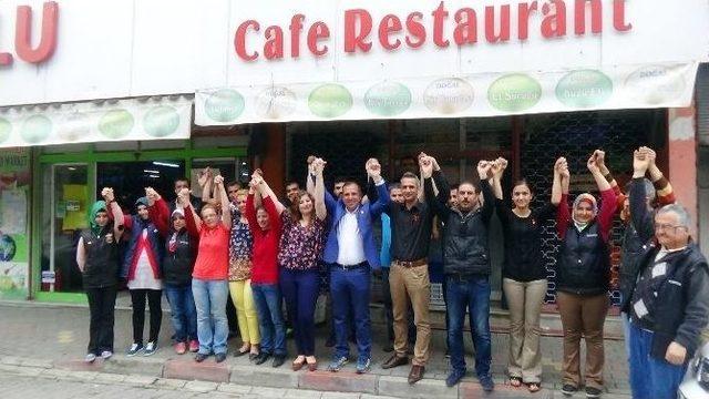 (özel Haber) Düğününde Toplanan Çeyrek Altınları İşçilerine Dağıttı