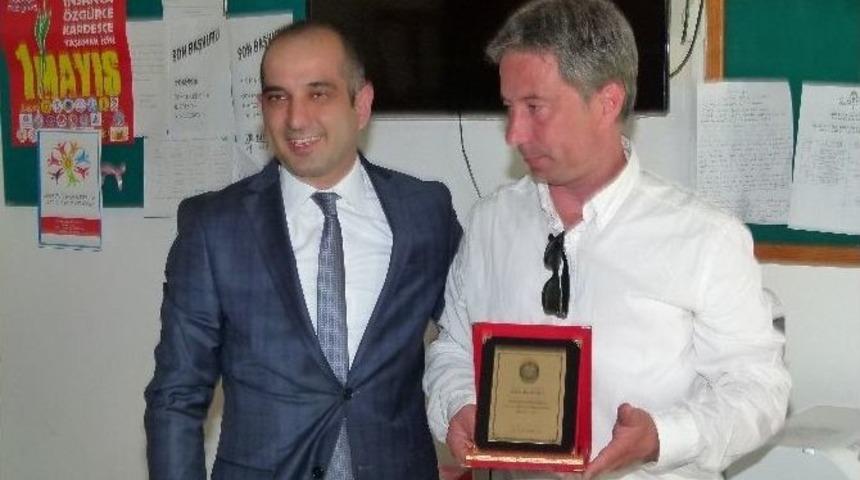 Bodrumda Eğitim Destek&ccedil;ilerine Plaket