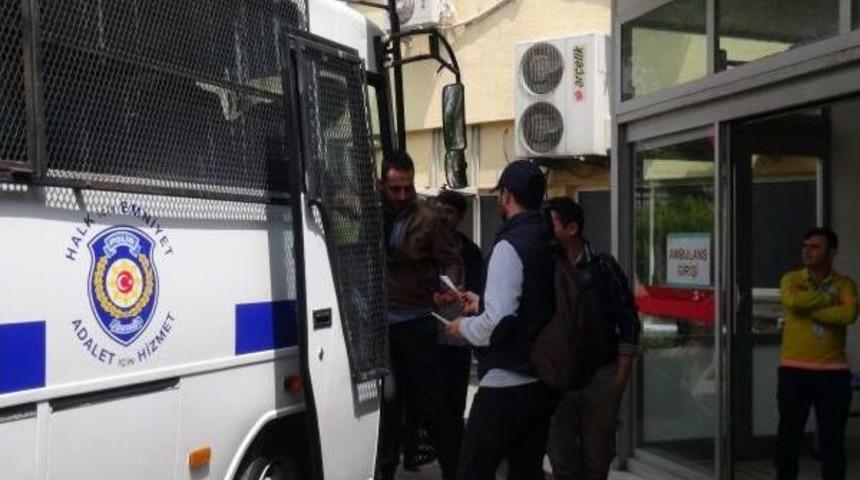 G&ouml;zaltına Alınan 14 Kişi Sağlık Kontrol&uuml;nden Ge&ccedil;irildi