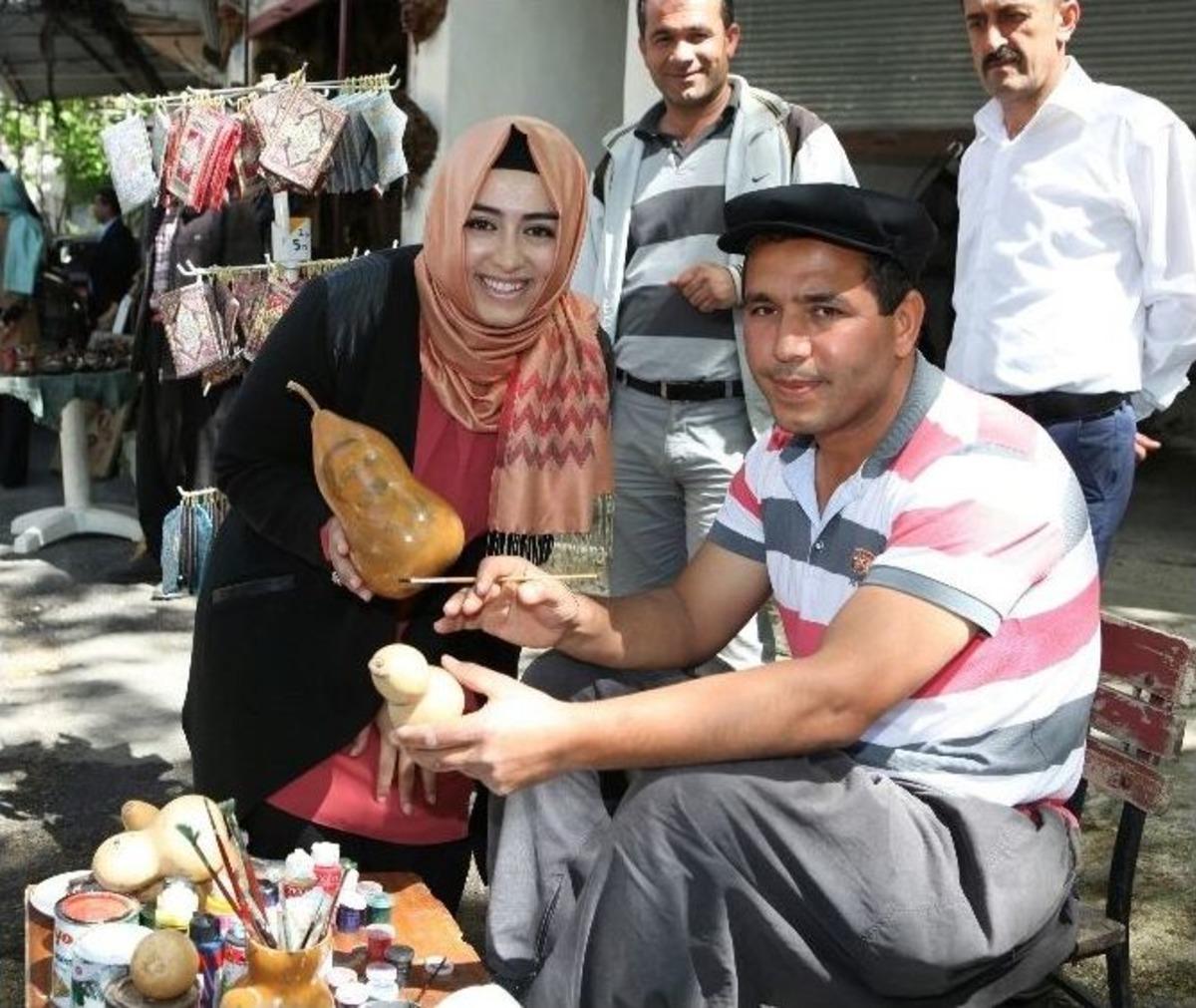 Ak Parti Milletvekili Adayına Recep Tayyip Erdoğan&rsquo;lı Hediye
