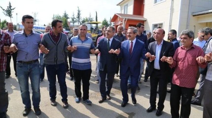 &Ccedil;elikcan 1 Mayıs&rsquo;ı İş&ccedil;ilerle Halay &Ccedil;ekerek Kutladı