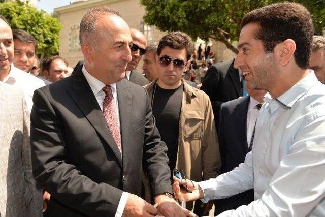 Bakan Çavuşoğlu, Cuma Namazını Vatandaşlarla Kıldı