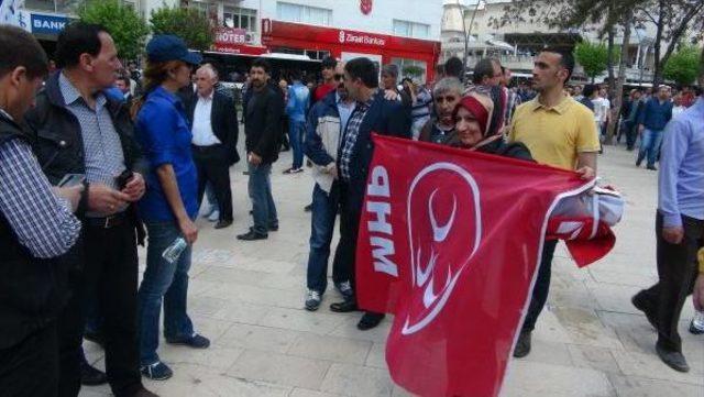 Elazığ da, 1 Mayıs a Katılanlara Mhp Bayrağı Açan Kadın Gerginliği 3