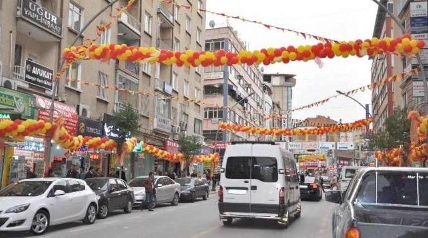 Malatya Sokakları Gelin Gibi S&uuml;slendi