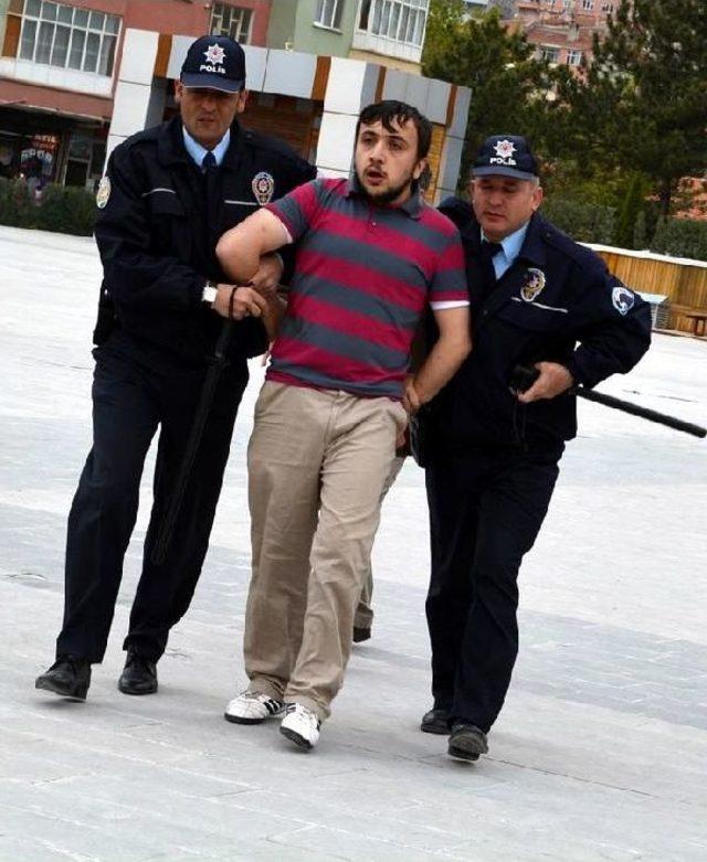 Niğde de Izinsiz 1 Mayıs G&ouml;sterisine Polis M&uuml;dahale Etti: 25 G&ouml;zaltı 3