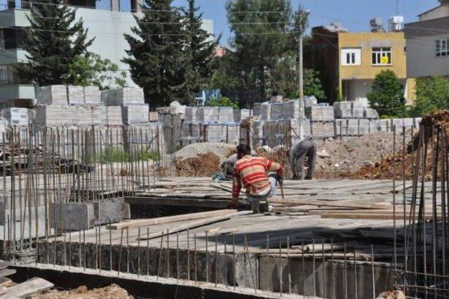 Adıyaman&rsquo;Da Iş&ccedil;ilerin Bazıları Bayram Yaptı, Bazıları &Ccedil;alıştı 3