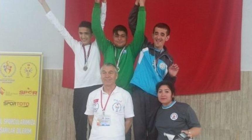 &Ouml;zel Sporcudan Anlamlı Şampiyonluk