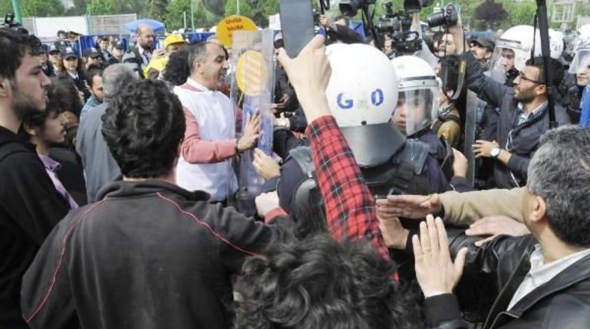 İzmit'te 1 Mayıs Kutlamasına Yaklaşık 15 Bin Kişi Katıldı (2)