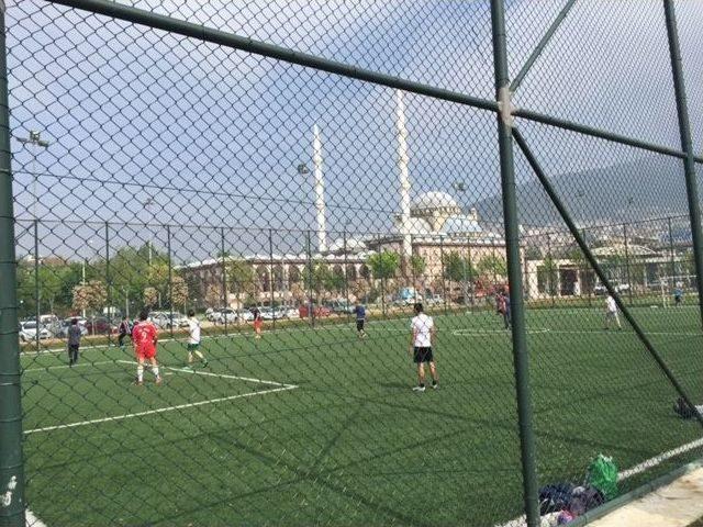 Bursalı İş&ccedil;iler 1 Mayısı Aileleriyle Piknik Yaparak Kutladı 1