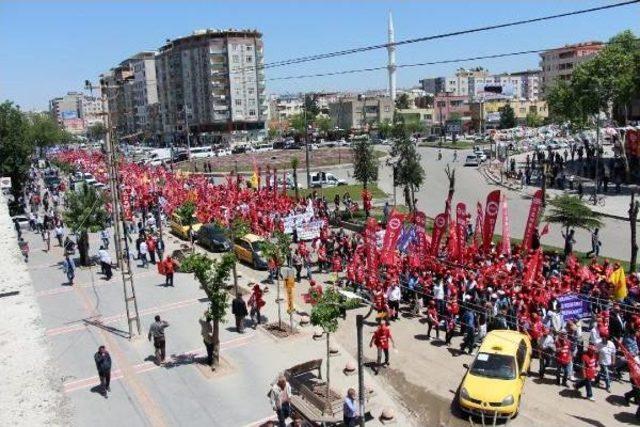 Batman'da 9 Ilden Işçilerin Katıldığı 1 Mayıs Kutlamaları Coşkulu Geçti