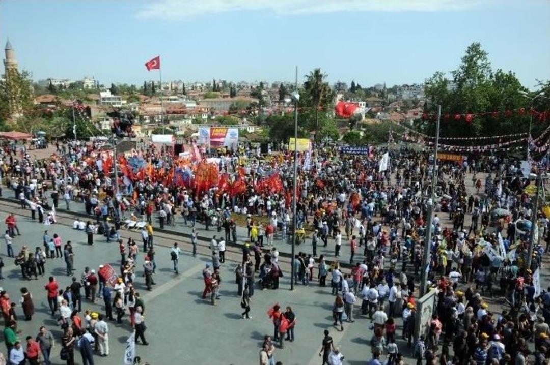 Antalya&rsquo;da Bahar Havasında 1 Mayıs Kutlamaları