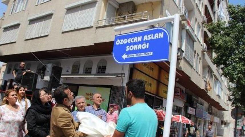 Cumhurbaşkanı Erdoğan, &Ouml;zgecan'ın Kardeşlerine Tablet Hediye Etti