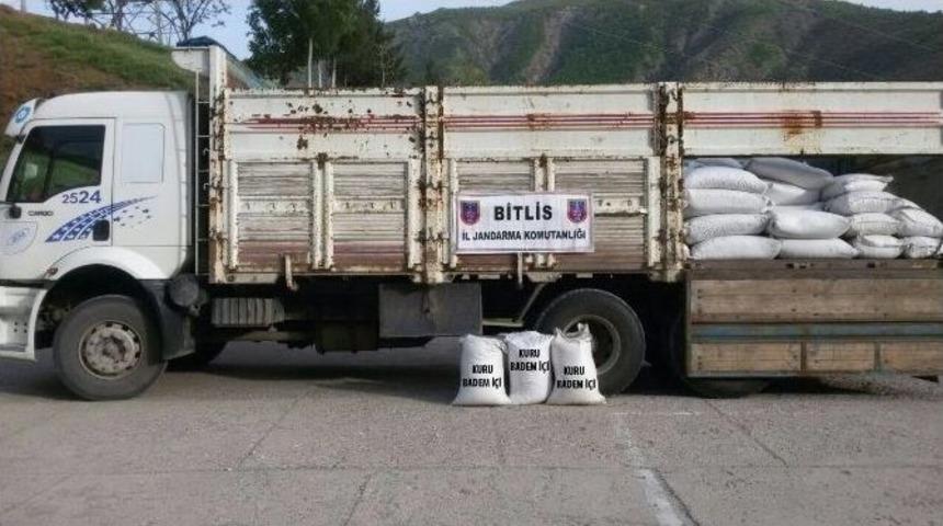 Bitlis&rsquo;te 10 Ton Ka&ccedil;ak Badem İ&ccedil;i Ele Ge&ccedil;irildi
