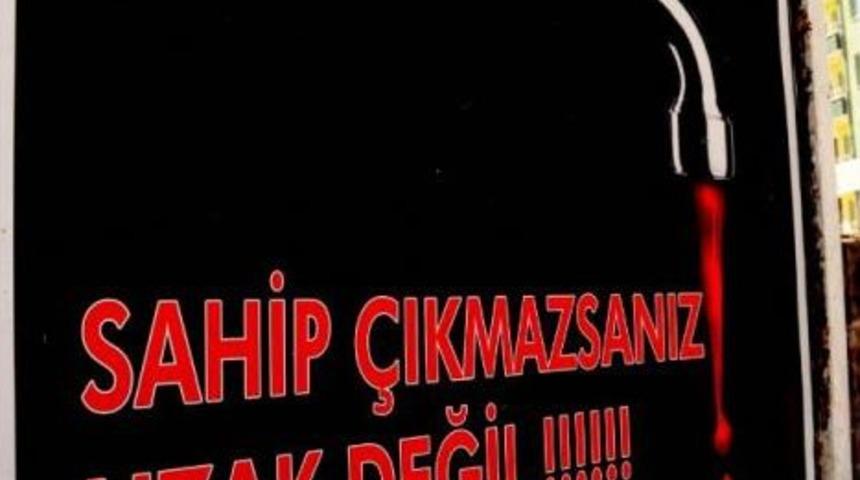 Van'da Kan Akan &Ccedil;eşme Afişi Tartışması