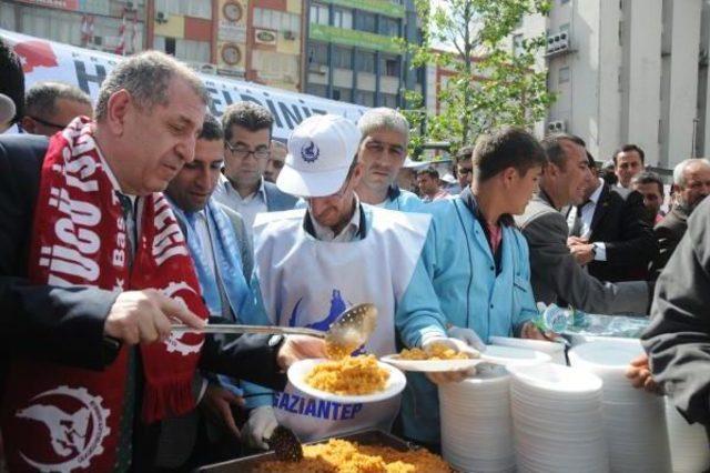 Gaziantep’Te Ülkücü Işçilerden Mehteranlı Kutlama