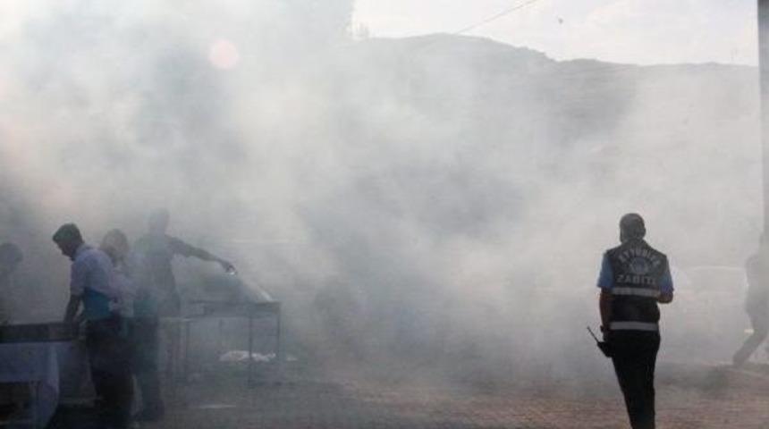 Şanlıurfa'da Temizlik Iş&ccedil;ilerine Kebap Ziyafeti