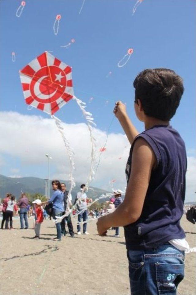 Menderes’te Uçurtma Şenliği Coşkuyla Kutlandı