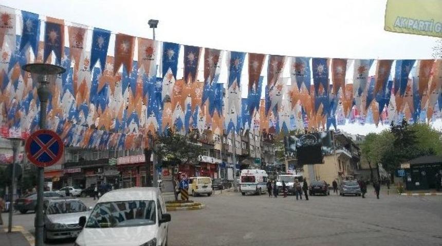 Ak&ccedil;akoca&rsquo;da Şehir Meydanı Bir Gelinlik Gibi S&uuml;slendi