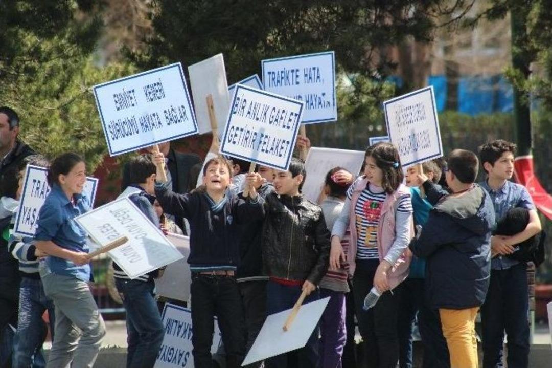Erzurum&rsquo;da Karayolları Ve Trafik G&uuml;venliği Haftası Kutlandı