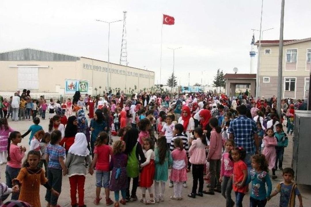 Suriyeli &Ccedil;ocuklar G&ouml;n&uuml;llerince Eğlendi