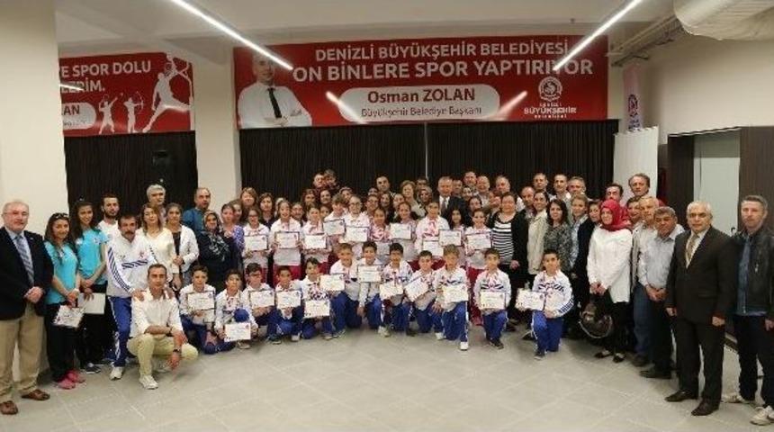 Halk Oyunları Ekibi Denizli&rsquo;nin Gururu Oldu